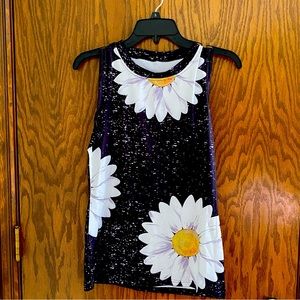 Black, and white ladies daisy tank top.